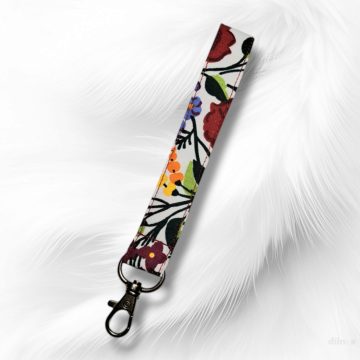   Kulcstartó, táskadísz és csuklópánt színes virágmintákkal