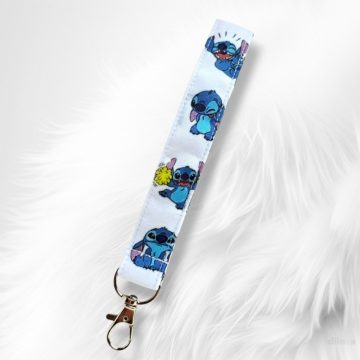 Kulcstartó, táskadísz és csuklópánt Stitch mintával