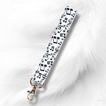 Kulcstartó, táskadísz és csuklópánt hangjegy mintával