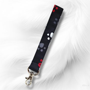 Kulcstartó, táskadísz és csuklópánt tappancs mintával