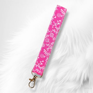   Kulcstartó, táskadísz és csuklópánt pink színben, virágmintákkal