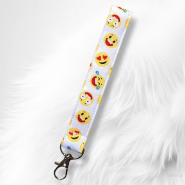 Kulcstartó, táskadísz és csuklópánt smile mintákkal